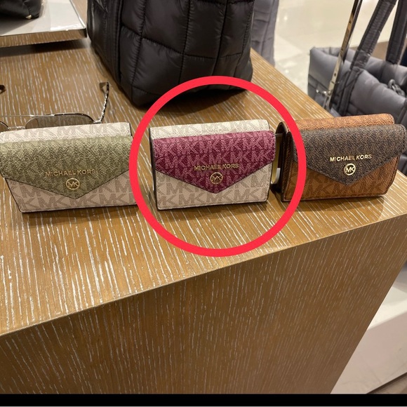 MICHAEL KORS COIN PURSE - Picture 2 of 7